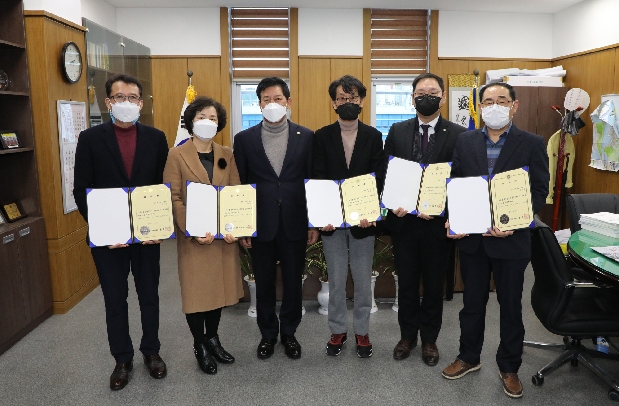 인사위원회 위원 위촉장 수여