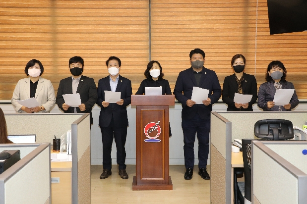 고용위기지역 재연장 및 임금 불균형 해소 요구 기자회견