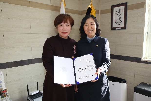 인사위원회 신규 위원 위촉장 수여