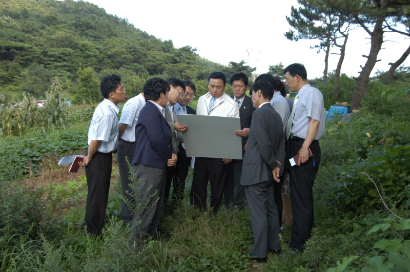 제76회 임시회 현장확인-쇠평마을 진입도로 개설 및 체육시설 설치(2006-07-27)