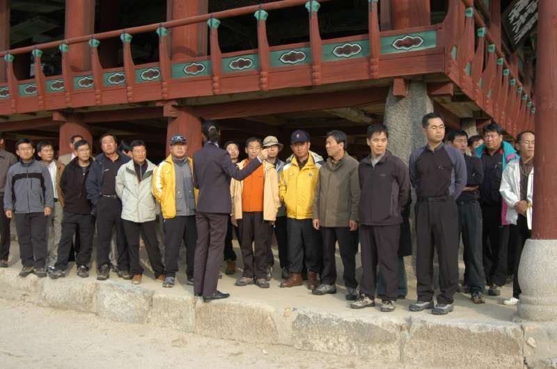 의원과 집행부 간부공무원 합동연수-광한루견학(2004-11-05)