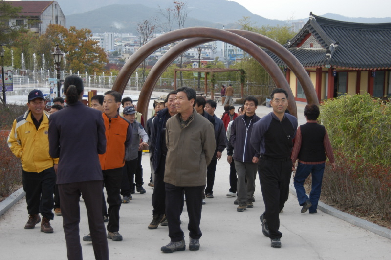 의원과 집행부 간부공무원 합동연수-남원시 테마파크견학(2004-11-05)