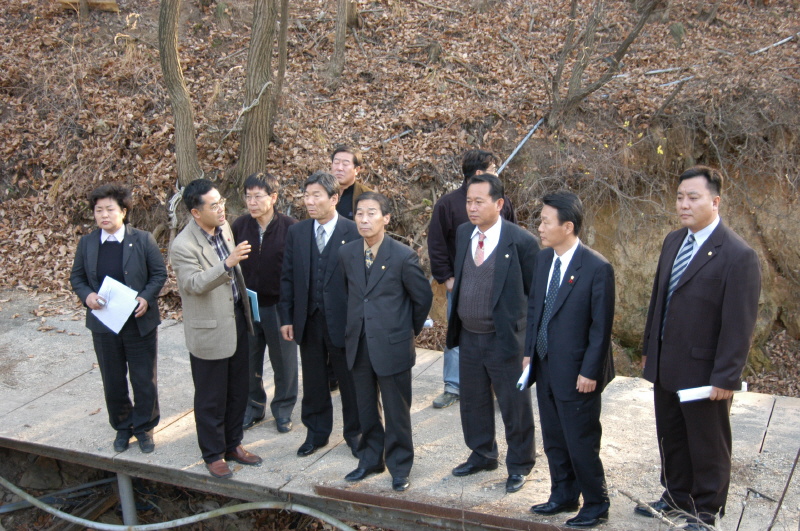 제65회 정례회 현장확인-비석골 소규모 급수시설 철치(2004-12-14)