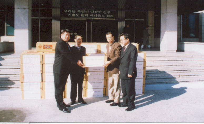 설맞이 기관,단체위문-동부경찰서(2004-01-19)