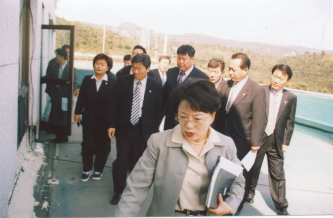 제55회 임시회 현장확인 - 동부도서관보수(2003.10.7)