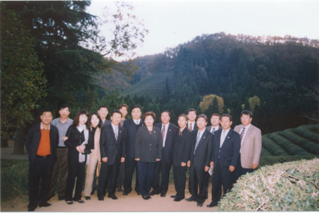 의원 비교 견학(전남 보성군 차밭) - 2003.10.30
